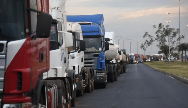 Camioneros arremeten contra Cachito Salomón: “Se esconde de nosotros y no nos recibe” | Ñanduti