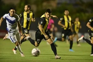 Pablo Zeballos sostiene que árbitros cobran faltas “por cualquier roce” | Ñanduti