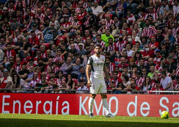 Omar Alderete estaría en la mira de Villarreal y Sevilla tras su salida del Valencia | Ñanduti