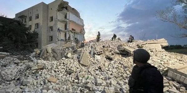 Al menos 15 muertos en bombardeos rusos contra edificios residenciales en el este de Ucrania