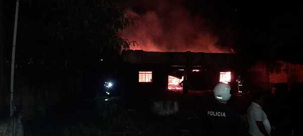 Vivienda se incendia en el barrio 23 de Octubre de CDE - La Clave