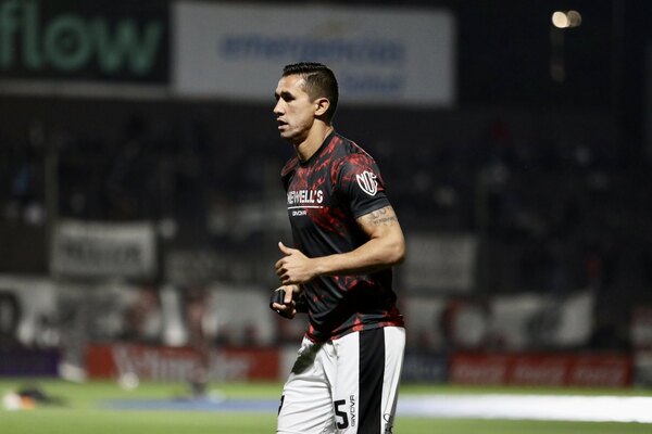 Con Velázquez como titular, Newell's se mantiene en la punta