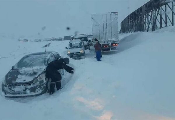 Unas 200 personas varadas entre Argentina y Chile por fuerte nevada