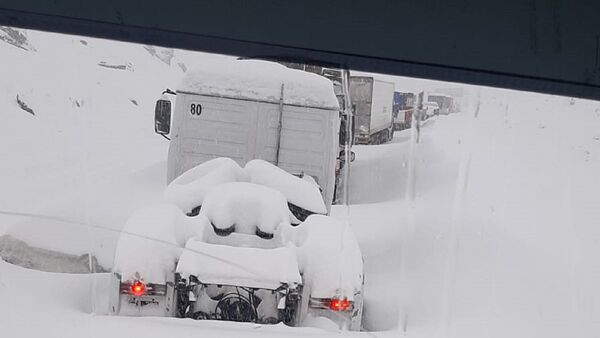 Camioneros paraguayos varados en Los Andes tras tormenta de nieve