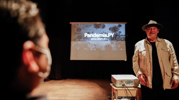 El director chileno Luis Vera expone en una película al Paraguay en pandemia