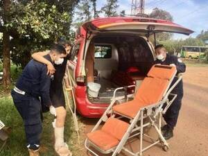Crónica / Rescatan a mujer con fractura expuesta que fue atropellada por un bus