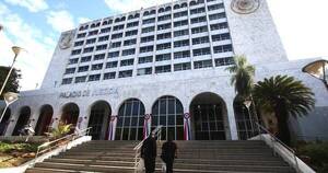 La Nación / Piden intervención de la Corte y auditoría ante octava suspensión de juicio oral y público