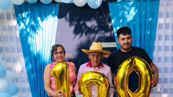 Festejan 100 años de abuelo con tallarinada en Tacuatí