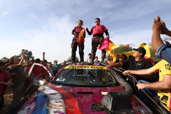Dos mujeres tocan el cielo en el Transchaco Rally