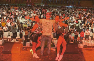 Crónica / [VIDEO] Machito Ponce hizo temblar las paredes de la Expo con "El Retrovisor"