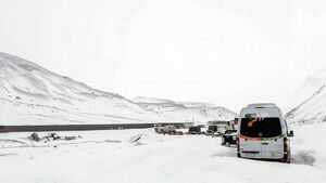 Turistas y camioneros varados en frontera argentino-chilena por fuerte nevada