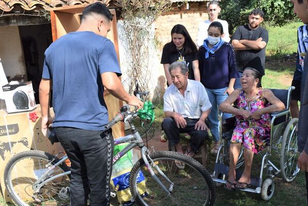 Carapeguá: abuelitos necesitaban ayuda, y así respondió un grupo de jóvenes - Nacionales - ABC Color