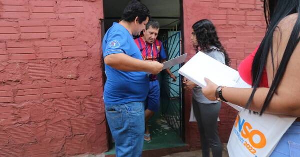 La Nación / Realizan censo a 13 mil personas en zona inundable de Chacarita