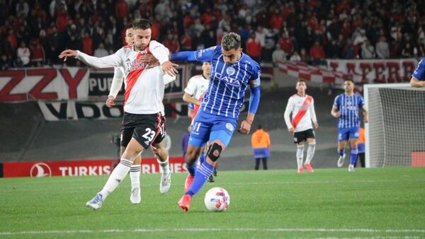 River Plate cae ante Godoy Cruz y acrecienta su crisis