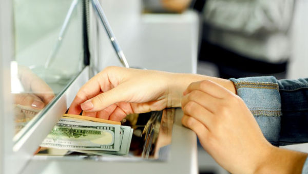 El nivel de los depósitos bancario sigue cayendo | Análisis Macro | 5Días