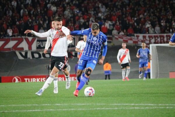 River Plate cae ante Godoy Cruz y acrecienta su crisis - Radio Imperio
