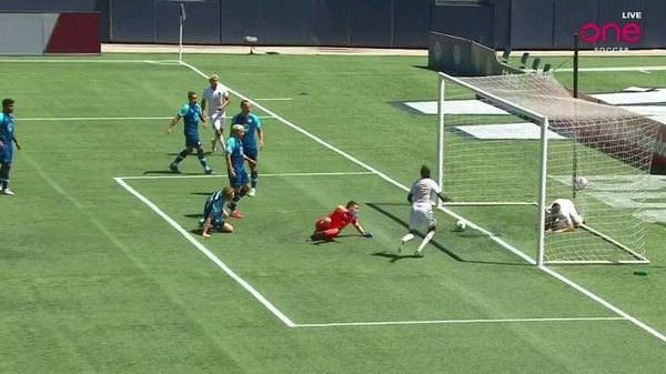 Crónica / [VIDEO] Ni tu socio más pykarẽ iba a fallar este "gol en bandeja"