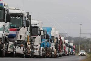 Diario HOY | Anuncian movilización de camioneros "a paso de tortuga" si no hay acuerdo con el gobierno