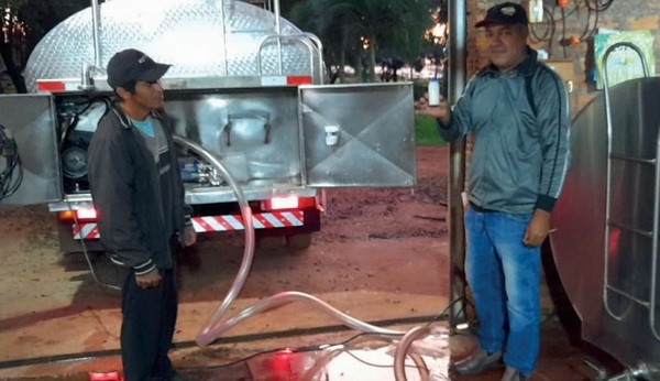 Productores lácteos inauguran local y celebran negocio con Lactolanda
