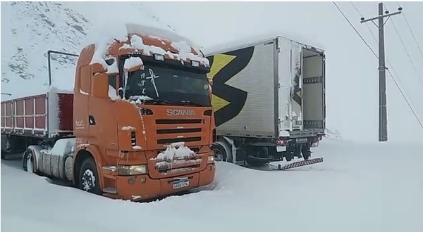 Sin datos precisos sobre camioneros varados en Los Andes | 1000 Noticias
