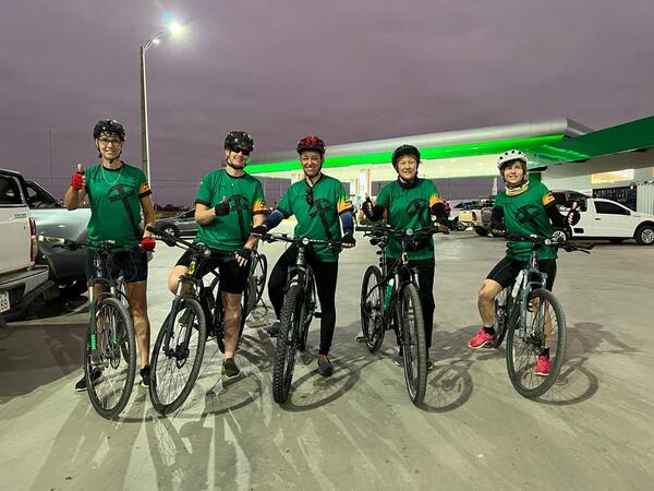 Ciclistas inauguran primer tramo del corredor bioceánico en el Chaco