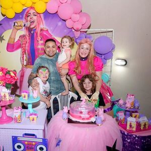 Nicole Sautu y Víctor Gavilán celebraron los dos añitos de Valery - Gente - ABC Color