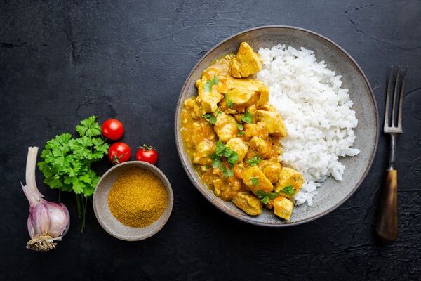 Empezá la semana disfrutando de un pollo al curry con arroz - Gastronomía - ABC Color