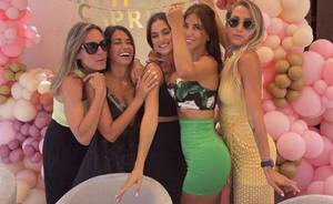 Crónica / Feroz cumple hizo la doña de Messi con sus amis "botineras"
