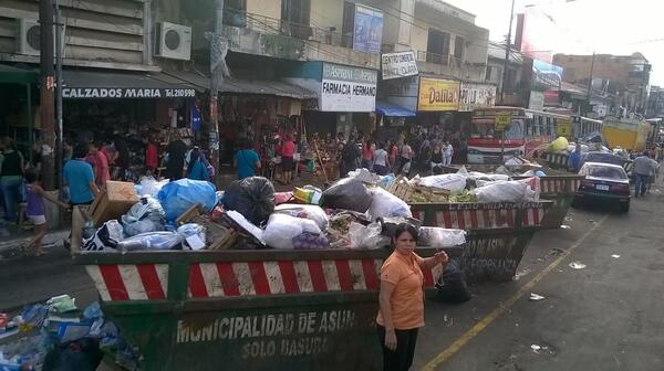 Diario HOY | Sancionarán a comerciantes "puercos" que arrojen basura en calles del Mercado 4