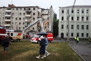 Un ataque ruso sobre un edificio residencial en Járkov deja al menos seis muertos y más de 30 heridos | 1000 Noticias