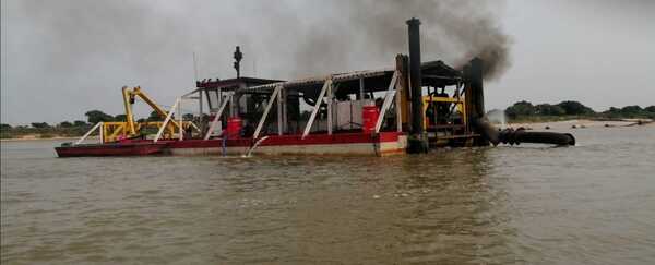 Diario HOY | Dos marineros caen al río y son "chupados" por oleaje de barco, uno muere ahogado