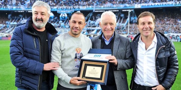 Marcelo Díaz recibido como un héroe en el clásico de Avellaneda