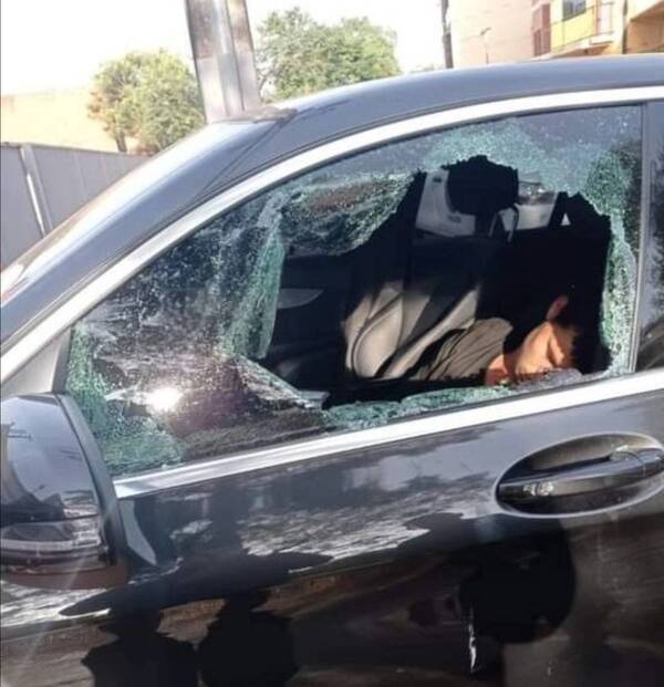 Crónica / Mondaha kerana entró a un vehículo para robar, pero se quedó dormido