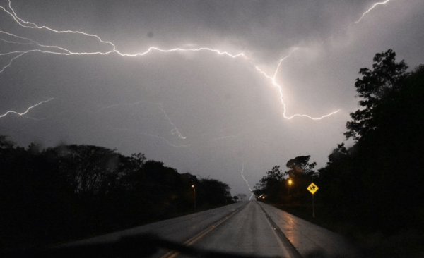 Anuncian tormentas para cinco departamentos - Noticiero Paraguay