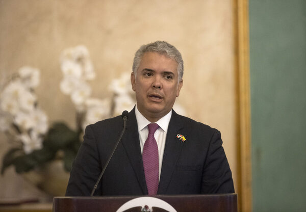 Duque pide señales de confianza tras la subida del dólar a más de 4.500 pesos - MarketData
