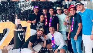 Crónica / Su doña le sorprendió con un súper festejo de cumple a pelotero albirrojo