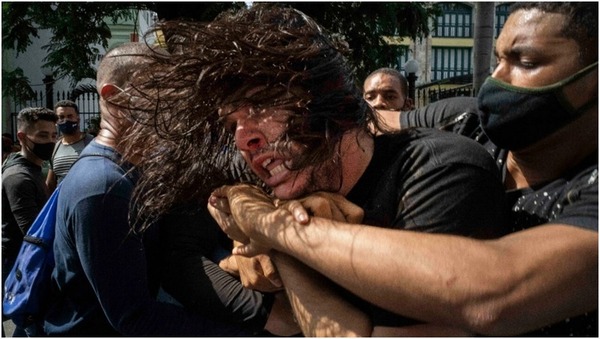 A un año de las marchas de protestas del 11J en Cuba, decenas siguen detenidos y HRW denuncia violaciones a los DD. HH. | 1000 Noticias
