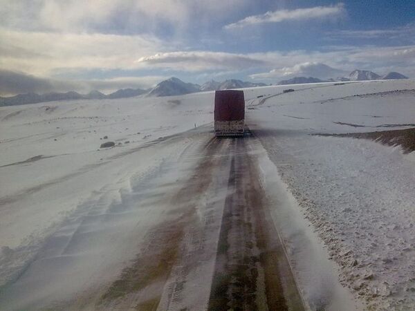 Camioneros varados: los sacrificios para cruzar la Cordillera de los Andes - Nacionales - ABC Color