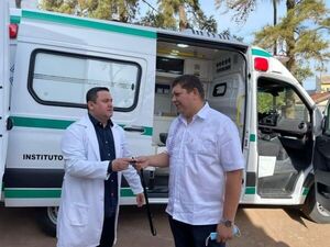Diputado colorado hizo campaña política con ambulancia comprada con dinero de asegurados de IPS