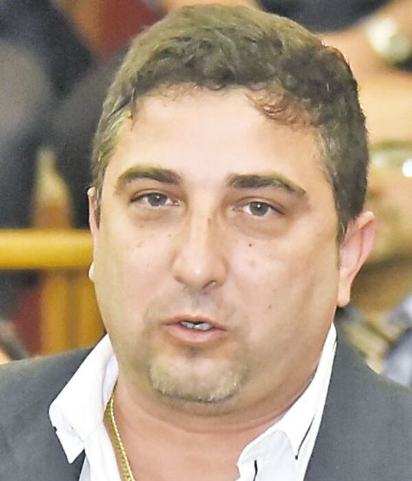 Fuerza Republicana denuncia al cartismo de Santi Peña porque impugna masivamente precandidaturas - Política - ABC Color