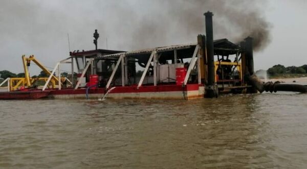Dos marineros caen al río y son “chupados” por oleaje de barco, uno muere ahogado