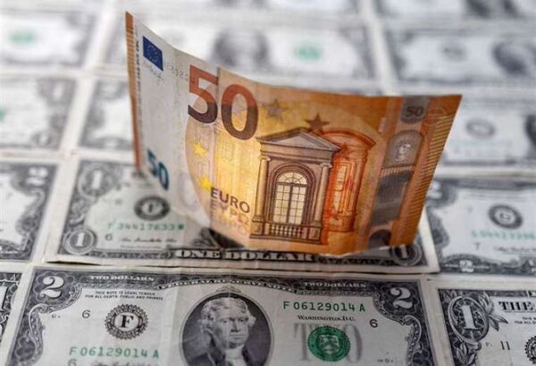 Crisis energética golpea al euro que fue superado por el dólar