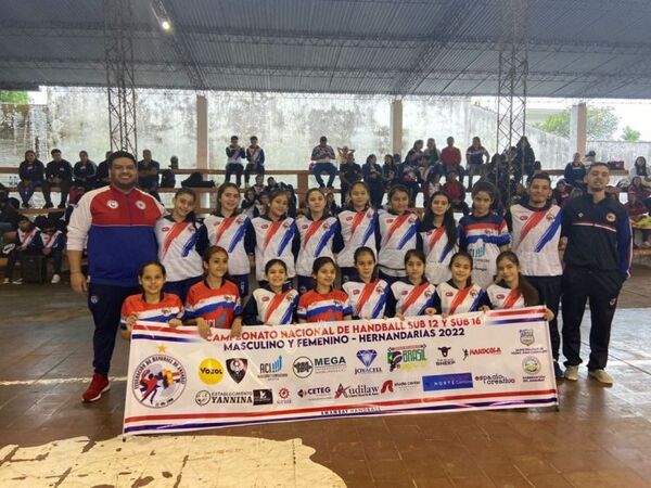 "Juancho" Acosta proveyó de un Bus para el viaje de la Selección de Handball para el Nacional de Hernandarias - Pedro Juan Digital