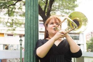 Fátima Abramo, la aventurera del trombón paraguayo - Música - ABC Color