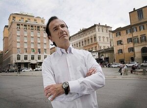 El periodista italiano al que le gusta “matar” a personalidades, como al Papa Benedicto