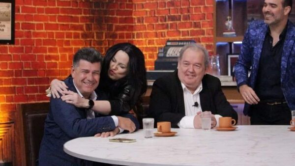 Efraín Alegre y "Minga" se reconciliaron con abrazos y besos