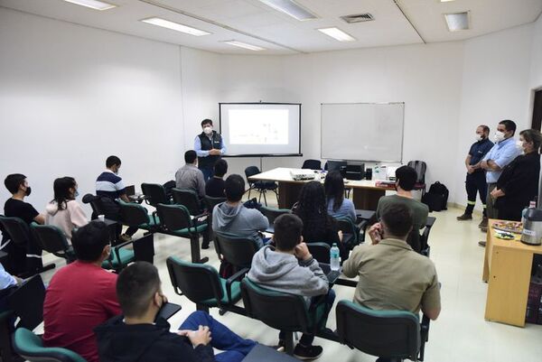 Estudiantes realizan pasantía educativa en Yacyretá - Nacionales - ABC Color