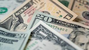 El euro y el dólar alcanzan la paridad por primera vez en 20 años