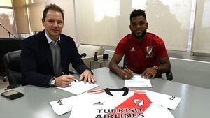 River Plate presenta al colombiano Miguel Borja