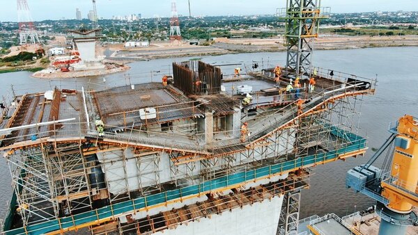 Avanzan obras de lo que será el primer puente que unirá Asunción con la región occidental, llamado Héroes del Chaco